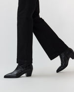 Load image into Gallery viewer, Kendall Flare 5-Pocket Jean in Black Stretch Denim
