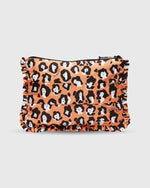 Load image into Gallery viewer, Hand Pochette in Lady Leopard