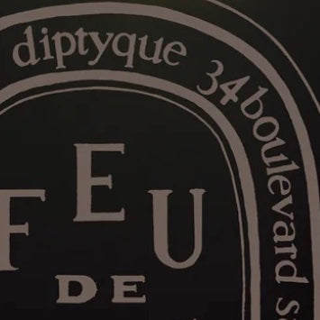 Colored Scented Candle in Feu de Bois