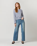 Load image into Gallery viewer, Modern Minquiers Tee in Neige/Marine Stripe

