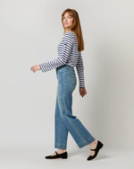 Load image into Gallery viewer, Modern Minquiers Tee in Neige/Marine Stripe
