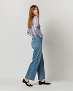 Load image into Gallery viewer, Modern Minquiers Tee in Neige/Marine Stripe
