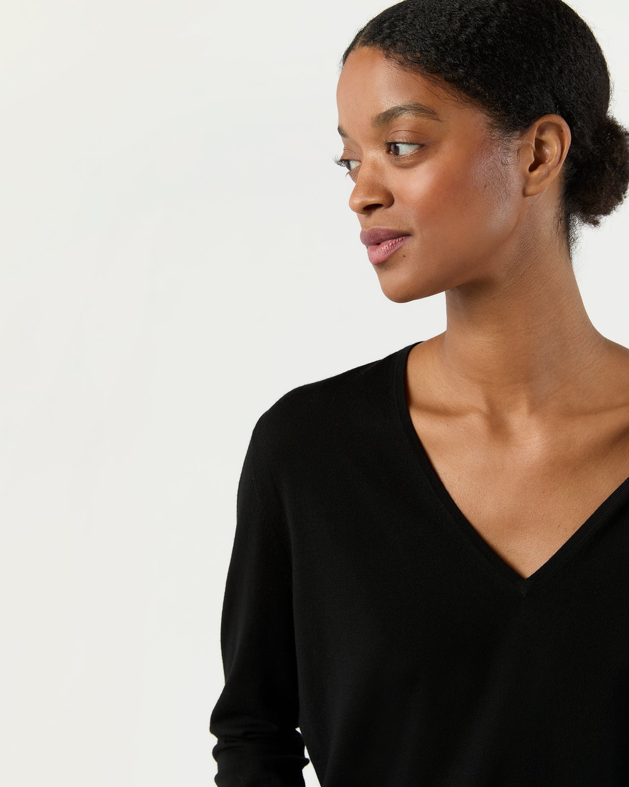 Kate V-Neck Sweater in Black Escorial Wool