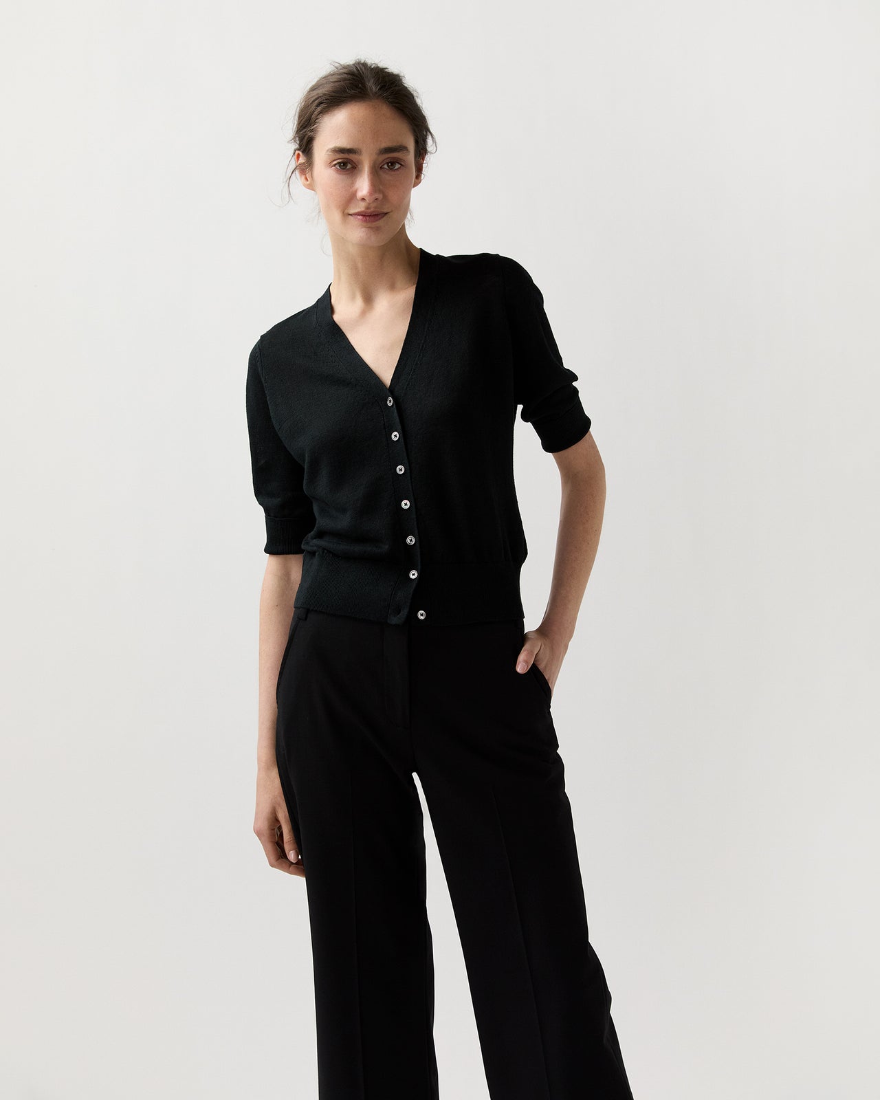 Short-Sleeved Rosie V-Neck Cardigan in Black Linen