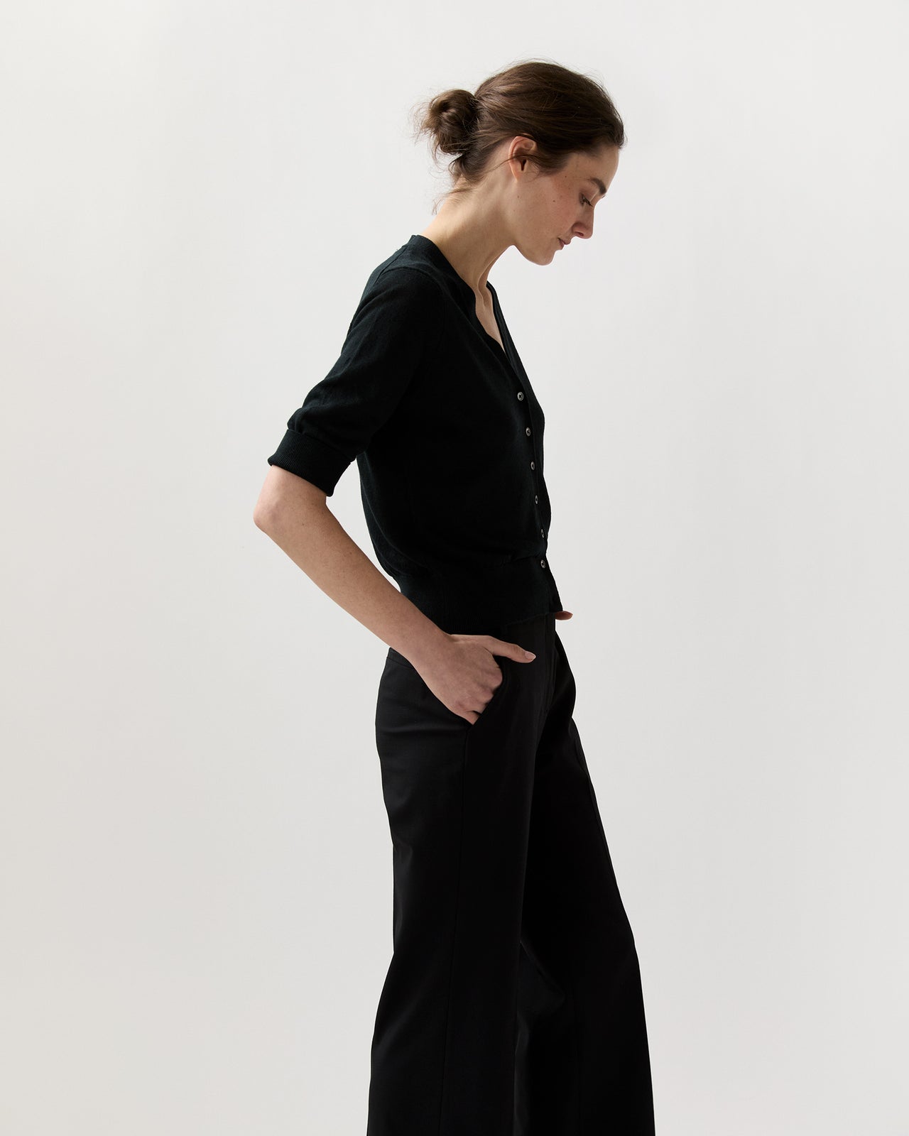 Short-Sleeved Rosie V-Neck Cardigan in Black Linen