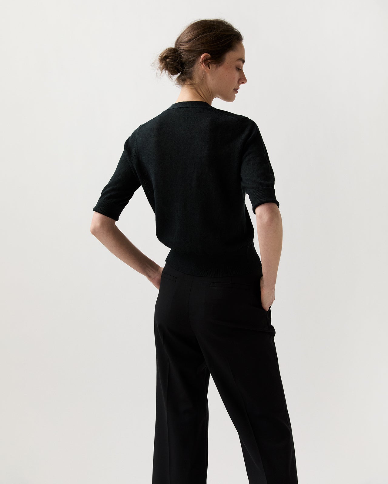 Short-Sleeved Rosie V-Neck Cardigan in Black Linen
