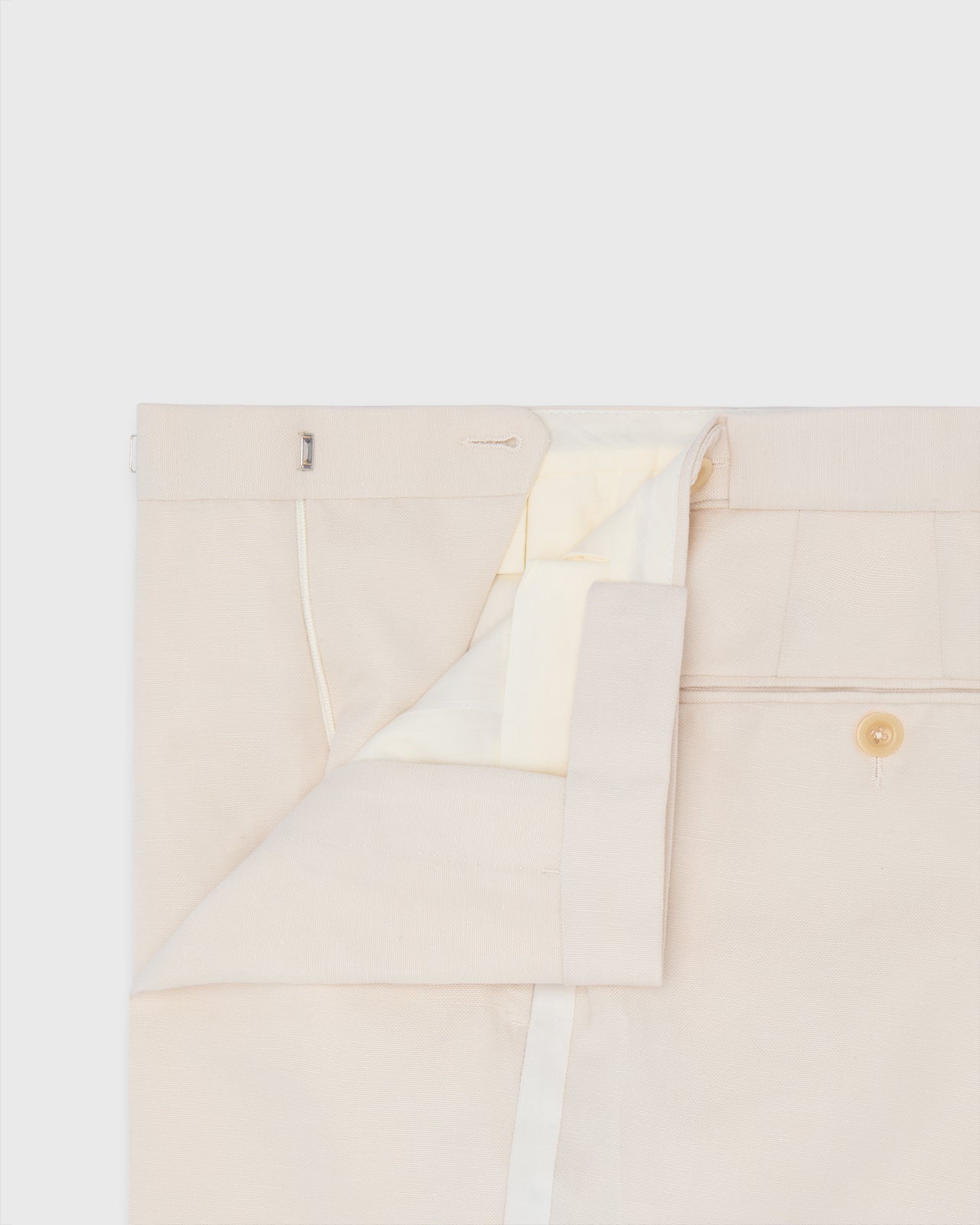 Kincaid No. 3 Tuxedo in Bone Cotolino Canvas
