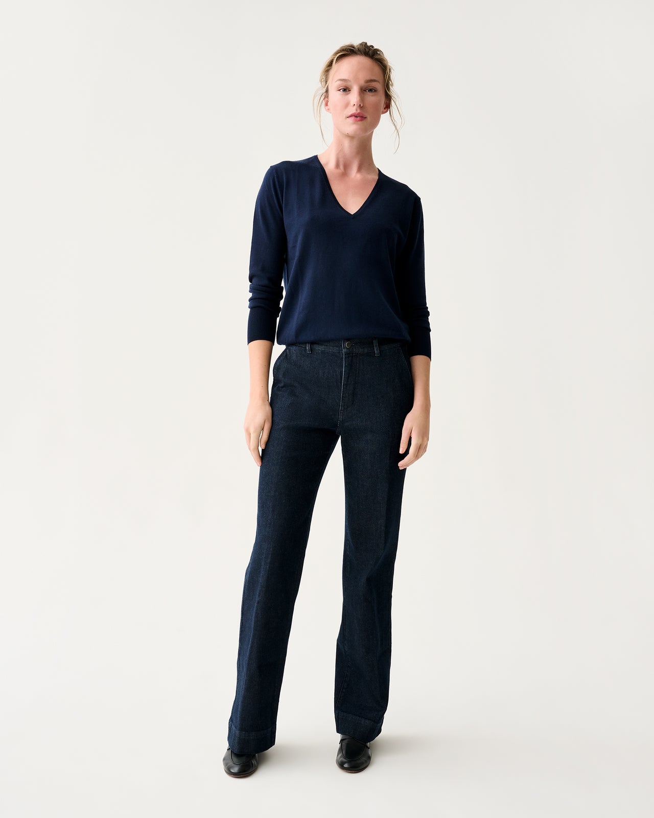 Kate V-Neck Sweater in Navy Escorial Wool