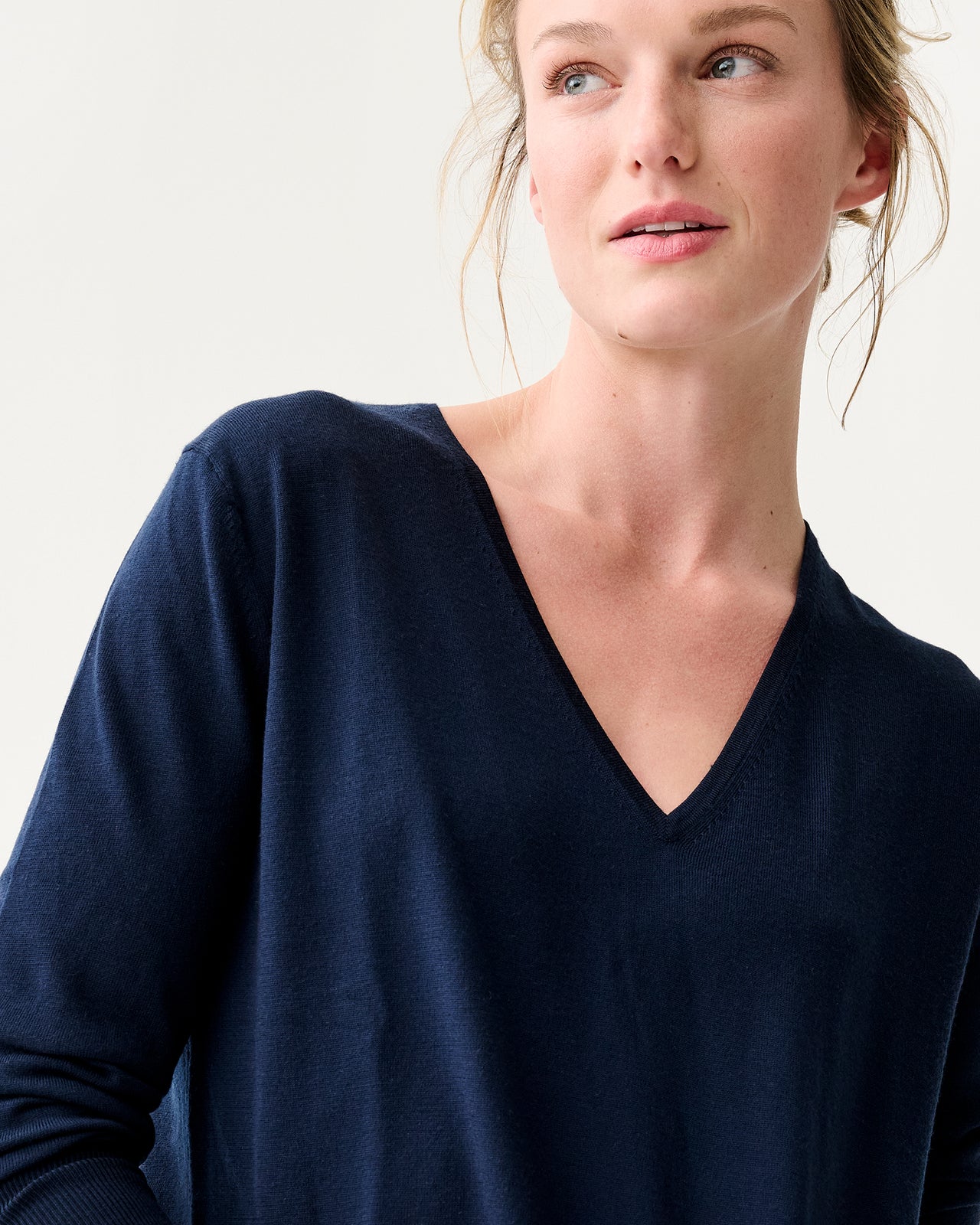 Kate V-Neck Sweater in Navy Escorial Wool