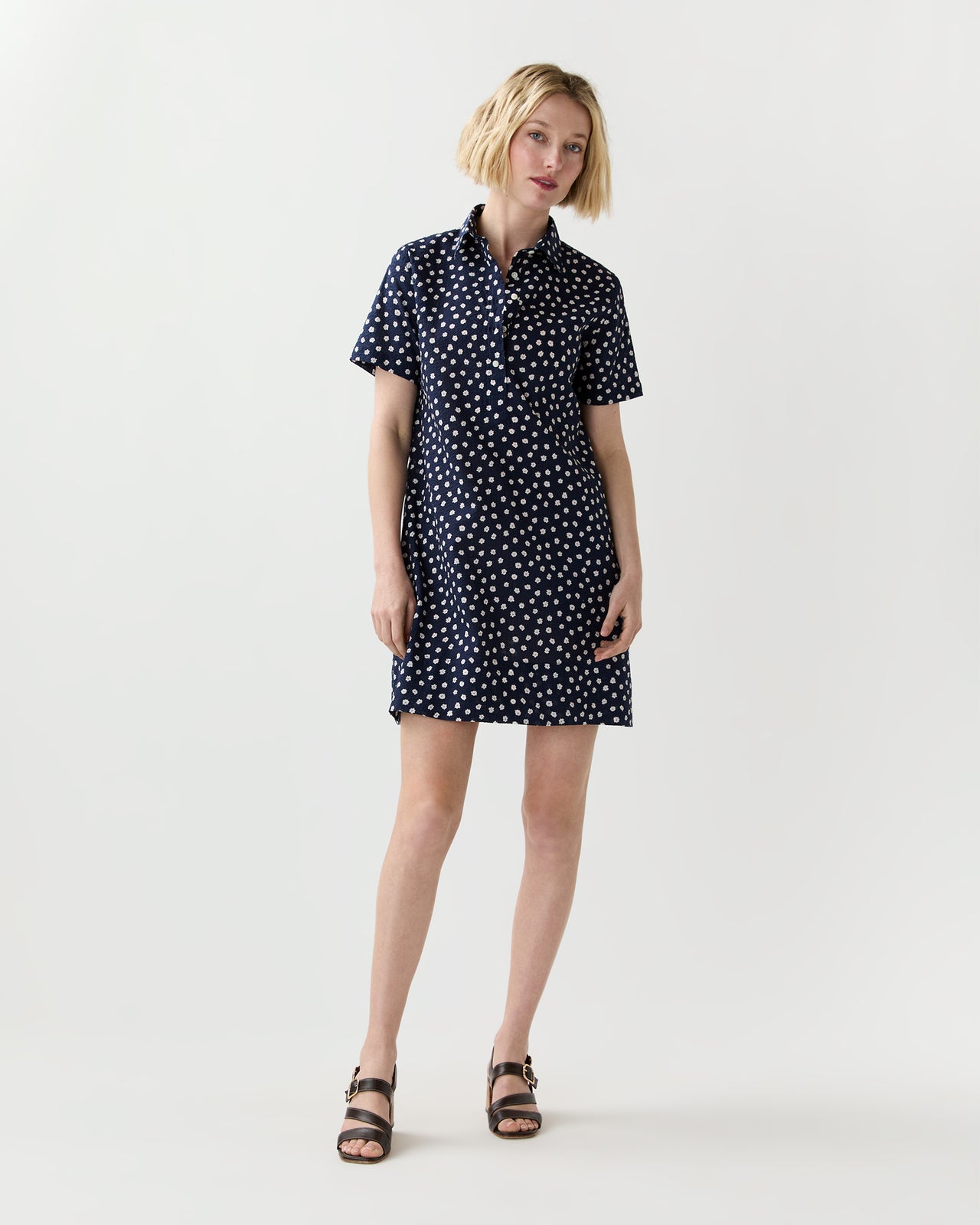 Short-Sleeved Popover Dress in Navy Daisy Crinkle Cotton