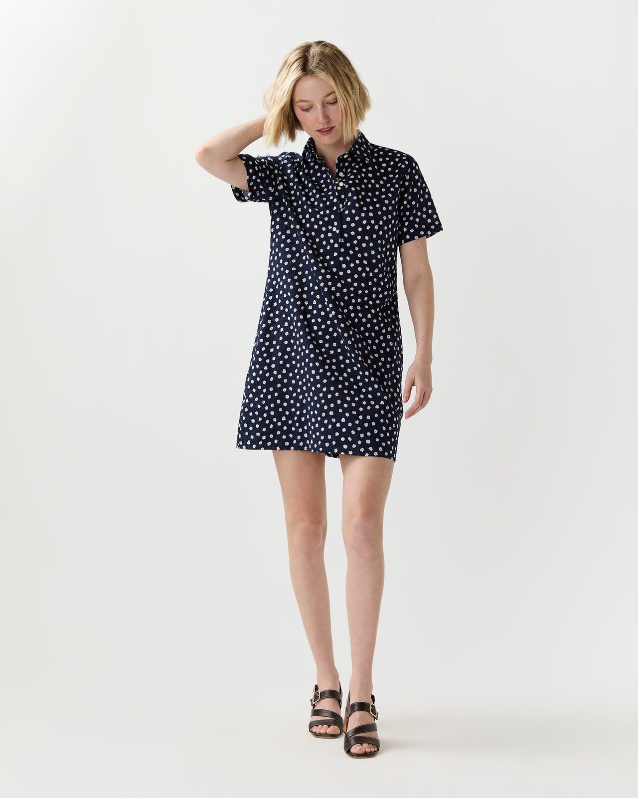 Short-Sleeved Popover Dress in Navy Daisy Crinkle Cotton
