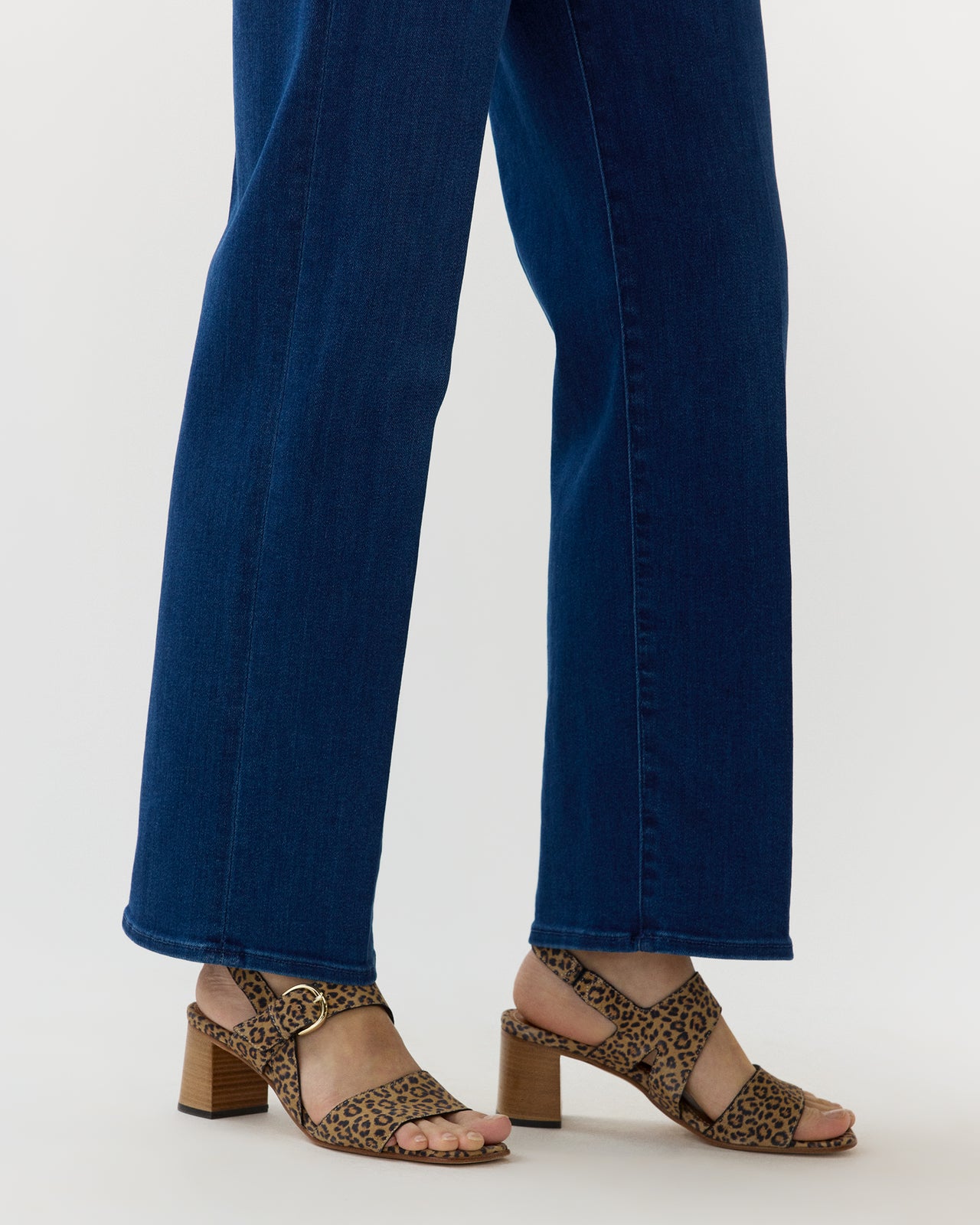 The Mid Rise Rambler Zip Flood Jean in Pinkies Up