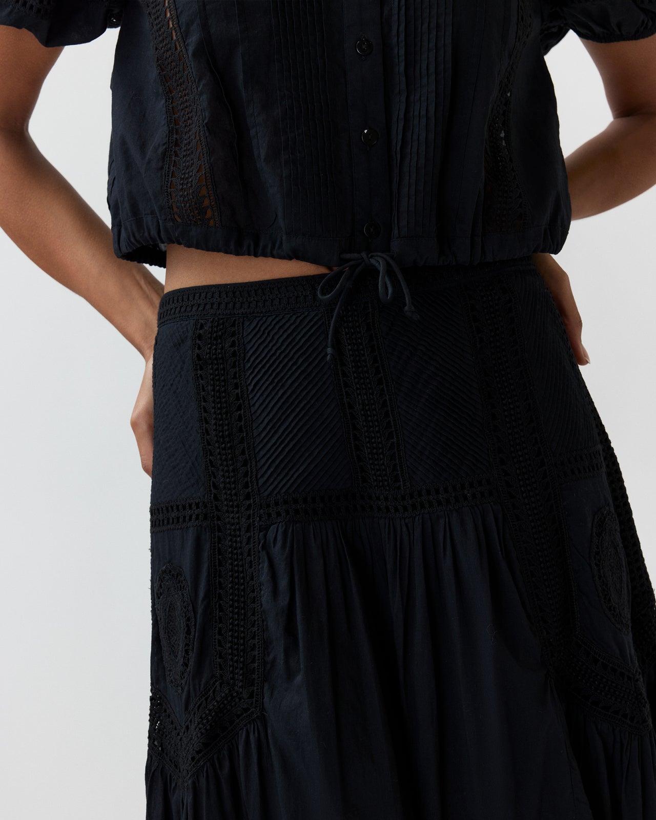 Alice Midi Skirt in Noir