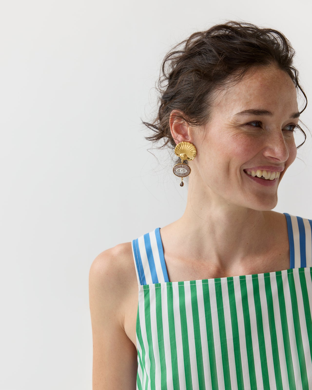 Shell & Cameo Earrings in Gold/Pearl