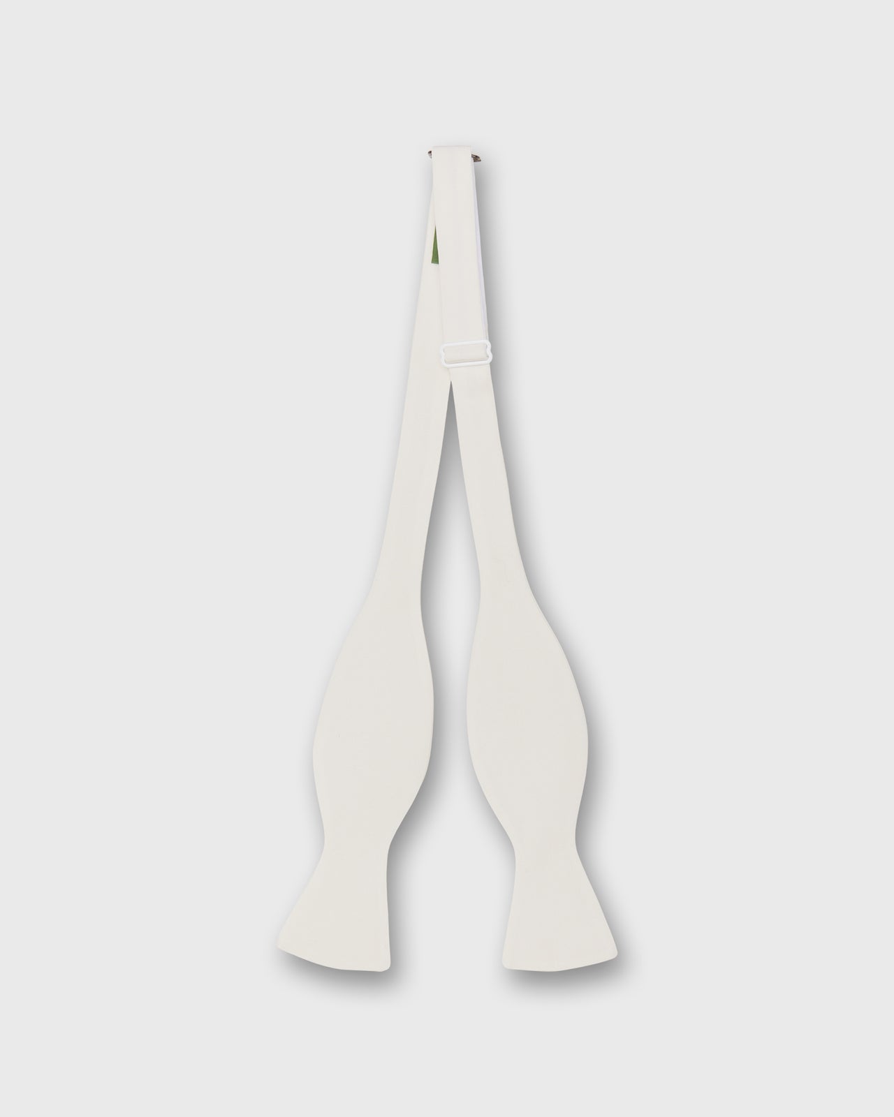 Formal Bow Tie in Bone Silk Faille
